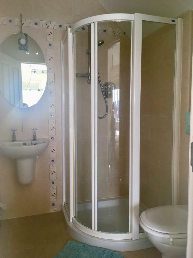 Curlew Apartment Knights Town Luaran gambar